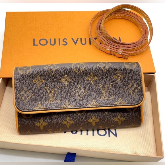 Louis Vuitton Handbags - Auth Louis Vuitton Monogram Pochette Twin PM  Shoulder Bag W/B/D